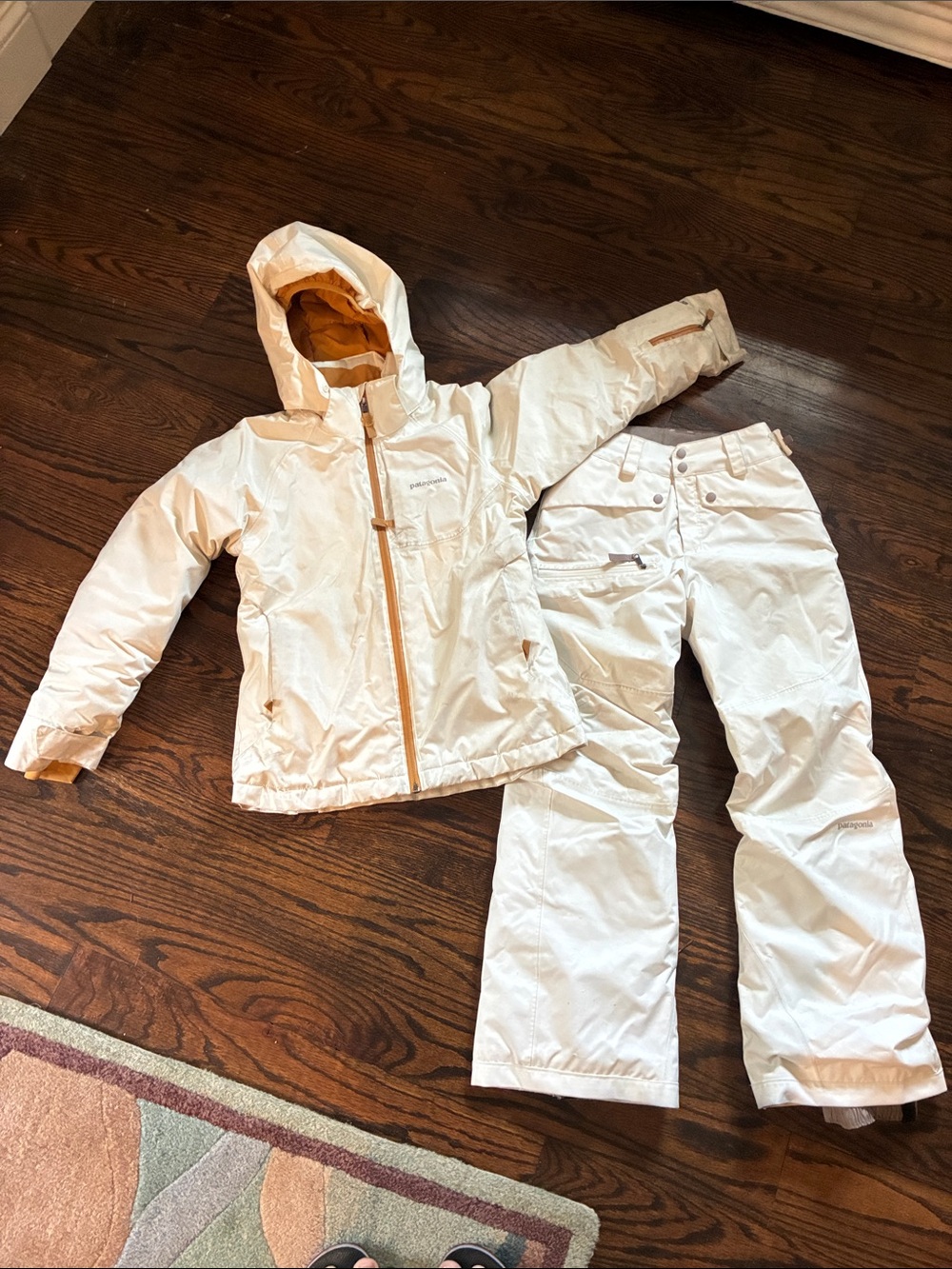 Patagonia Insulated Ski Jacket and Adjustable Pant Set M ( 10 ) Cream.
